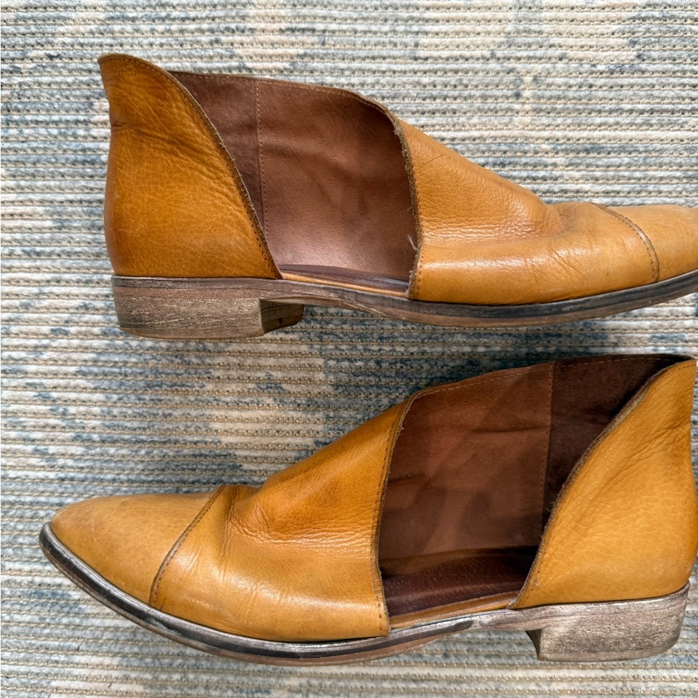 Free People Two-Tone Brown & Red Leather Slip-On Flats - Picture 2 of 7